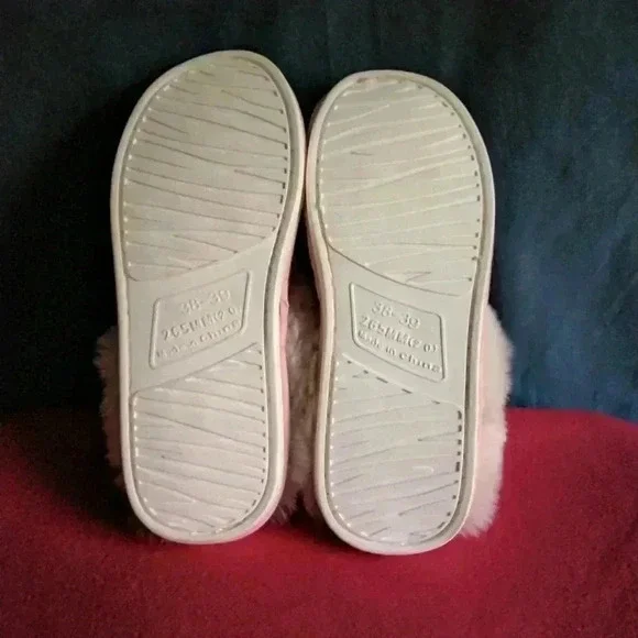 Unbranded Furry Slippers NWOT - Picture 4 of 4